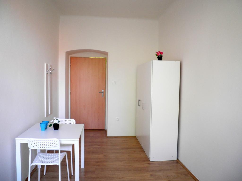 Centrum Ubytovani Břeclav Стая снимка